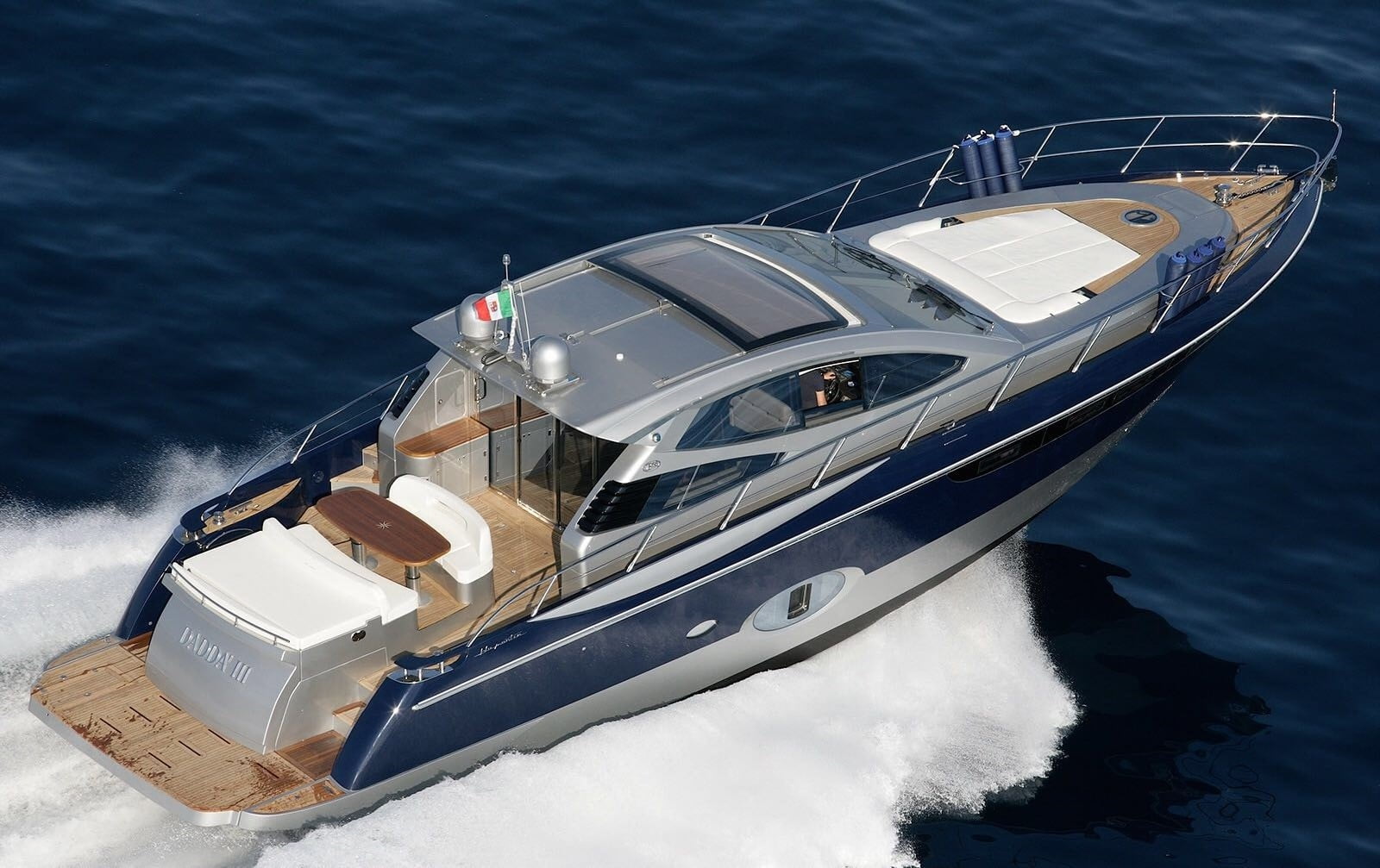 Charter a motore