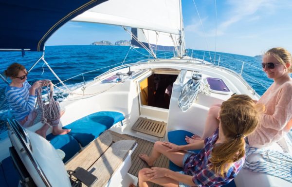 Charter a vela