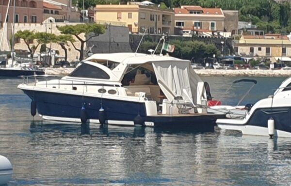 CAYMAN 38